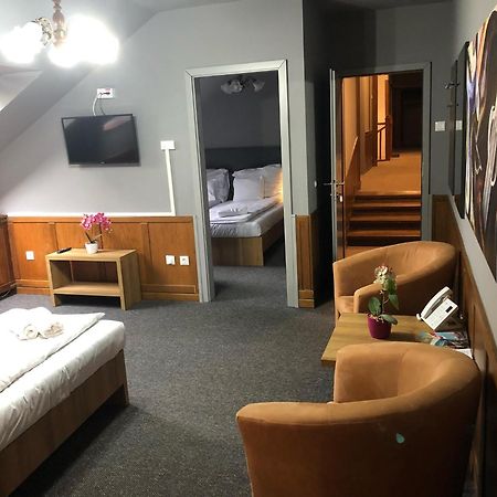 Bed and Breakfast Svájci Lak Panzió Nyíregyháza Esterno foto