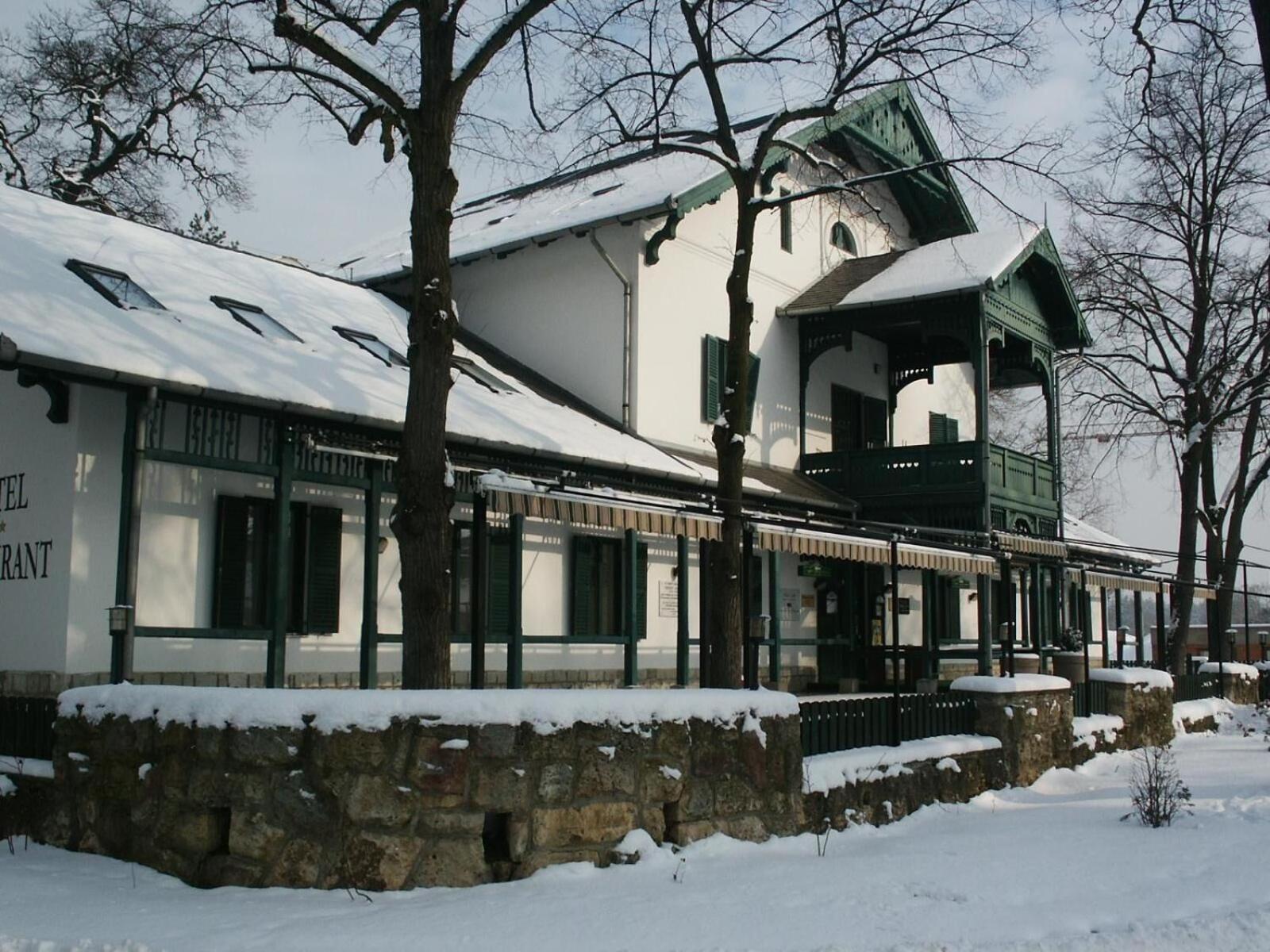 Bed and Breakfast Svájci Lak Panzió Nyíregyháza Esterno foto